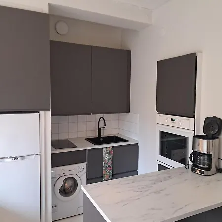 Apartman Quiet Parkside With A Fully Stocked Fridge *