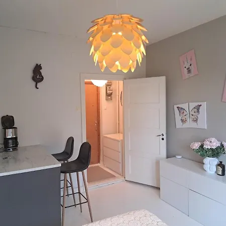 Quiet Parkside With A Fully Stocked Fridge *